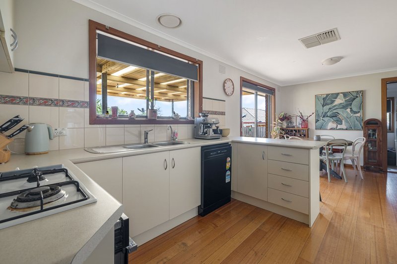 Photo - 30 Grey Street, Darley VIC 3340 - Image 6