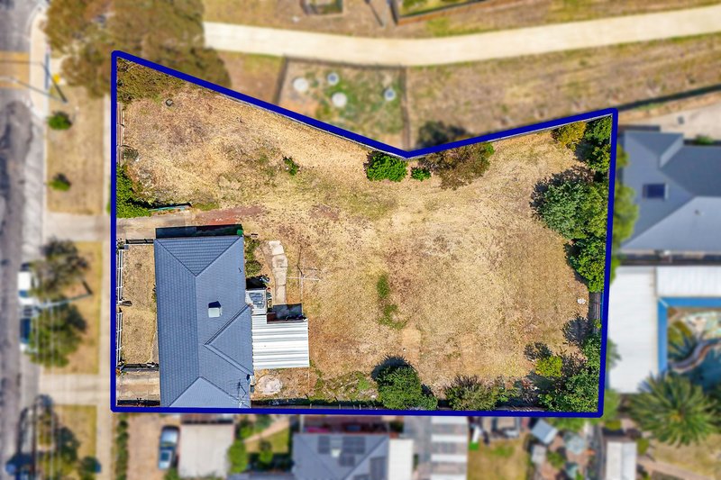 Photo - 30 Grey Street, Darley VIC 3340 - Image 13