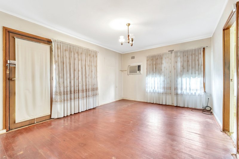 Photo - 30 Guthega Crescent, Heckenberg NSW 2168 - Image 2