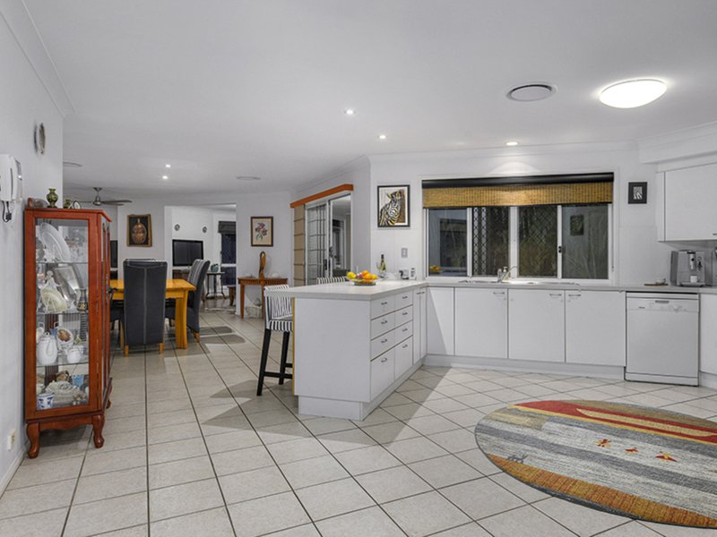 Photo - 30 Habitat Place, Bridgeman Downs QLD 4035 - Image 9