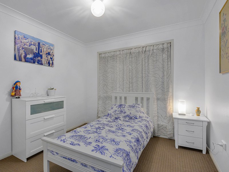 Photo - 30 Habitat Place, Bridgeman Downs QLD 4035 - Image 16