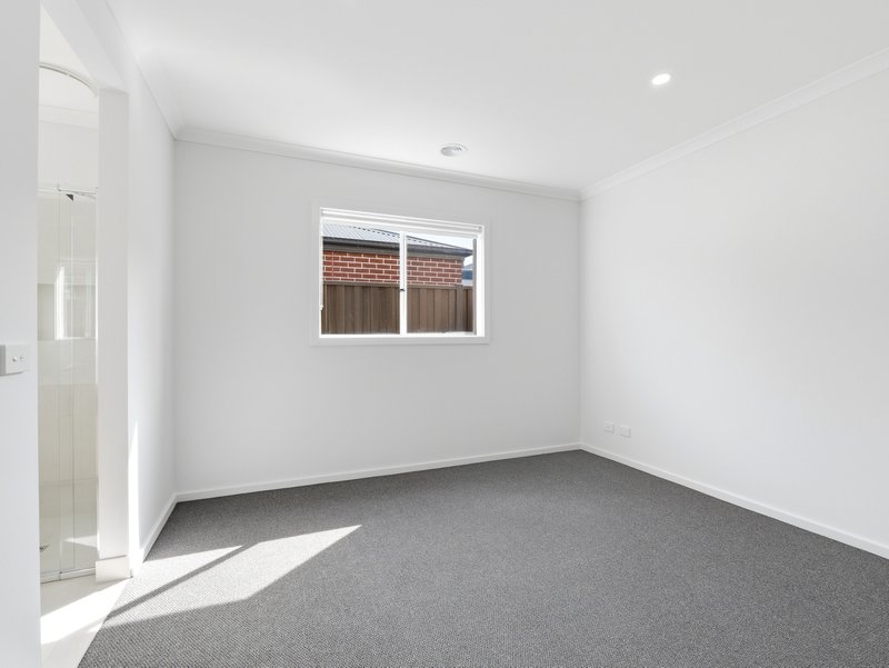 Photo - 30 Haflinger Road, Tarneit VIC 3029 - Image 11