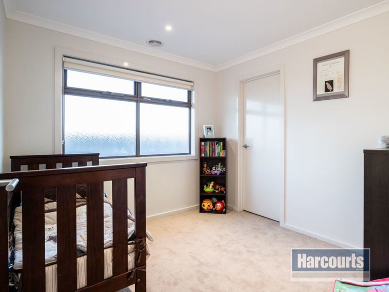 Photo - 30 Heather Grove, Cranbourne East VIC 3977 - Image 10