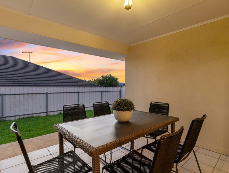 Photo - 30 Henley Circuit, Seaford Rise SA 5169 - Image 10