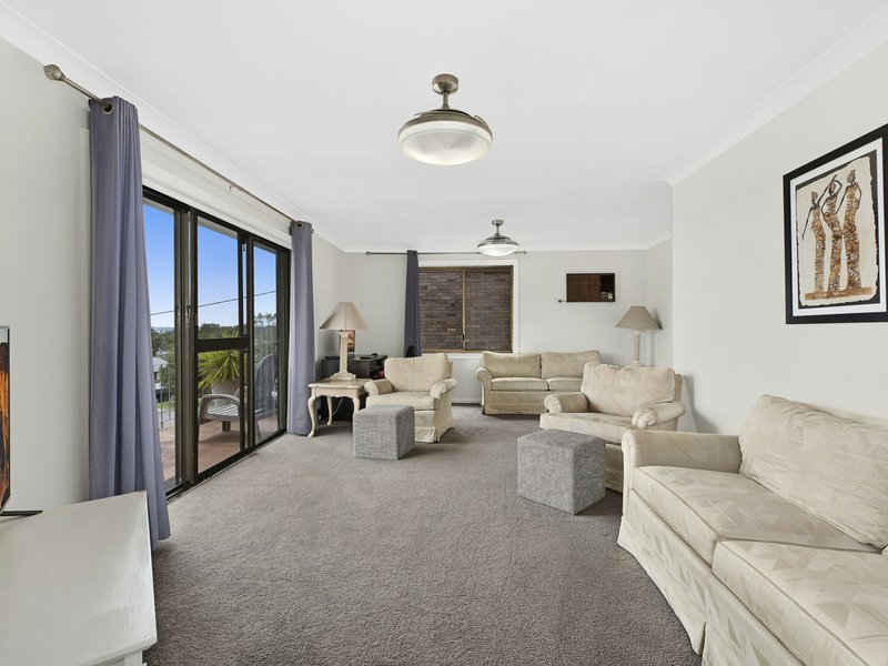 Photo - 30 Henry Parkes Drive, Berkeley Vale NSW 2261 - Image 7