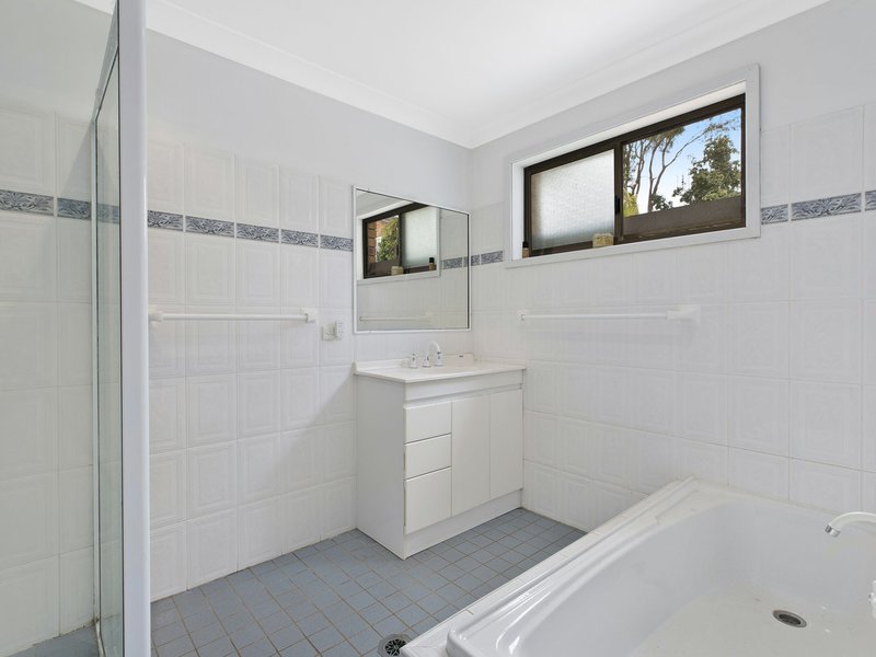 Photo - 30 Henry Parkes Drive, Berkeley Vale NSW 2261 - Image 10