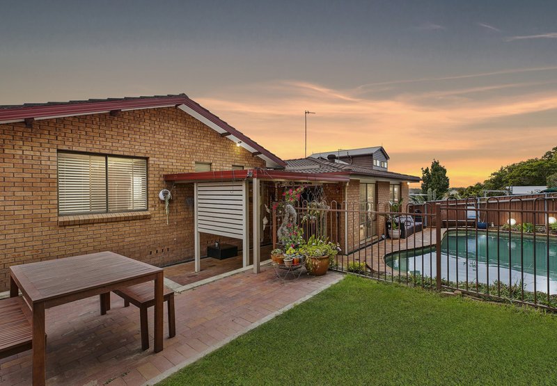 Photo - 30 Henry Parkes Drive, Berkeley Vale NSW 2261 - Image 12