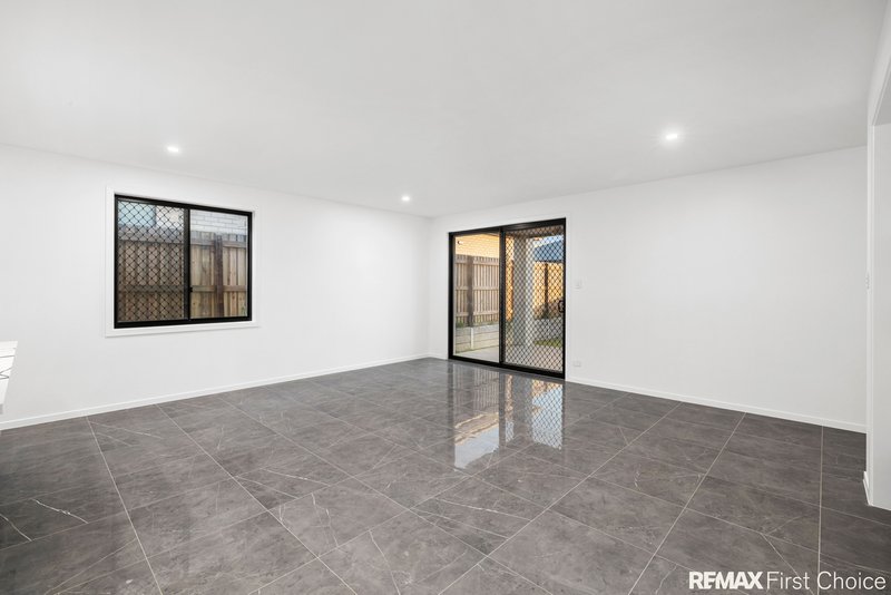 Photo - 30 Hepburn Street, Greenbank QLD 4124 - Image 8