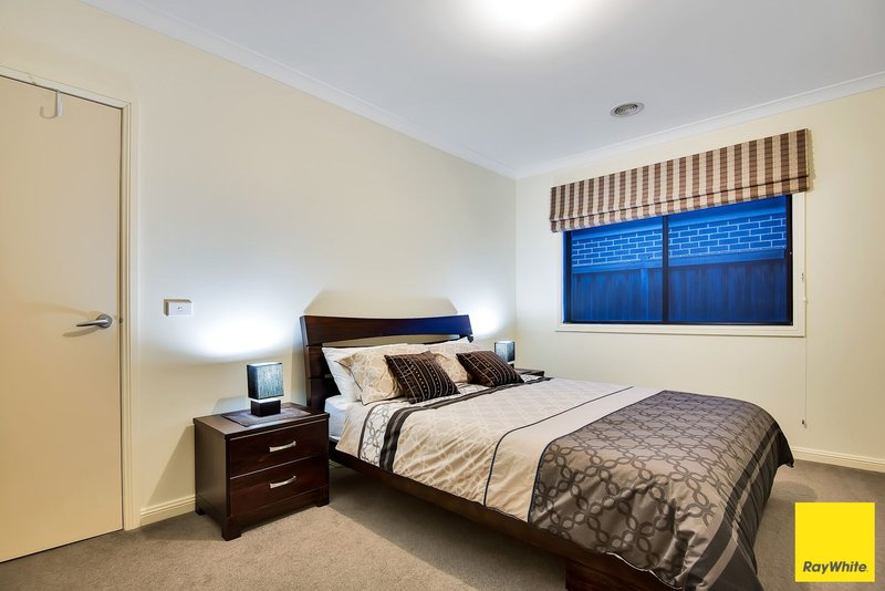 Photo - 30 Hibiscus Crescent, Point Cook VIC 3030 - Image 4