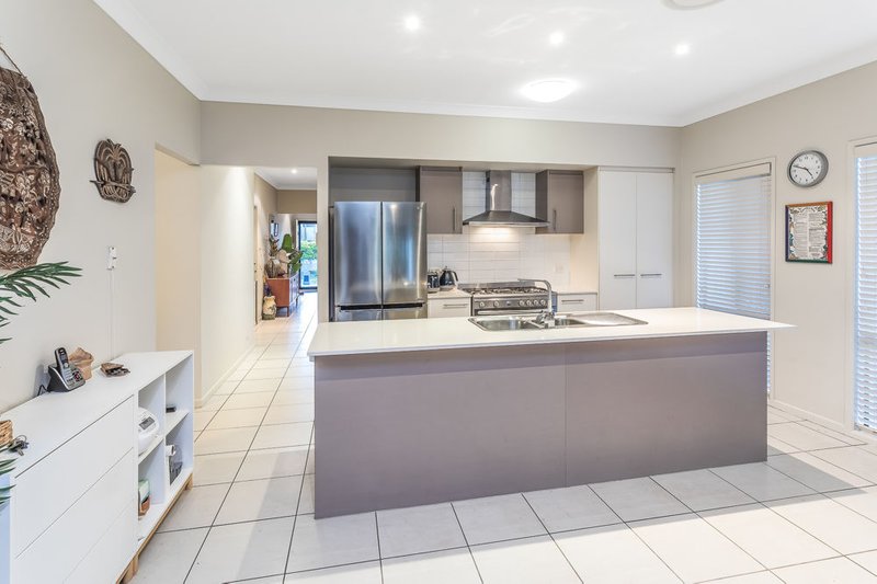 Photo - 30 Highview Terrace, Murrumba Downs QLD 4503 - Image 3