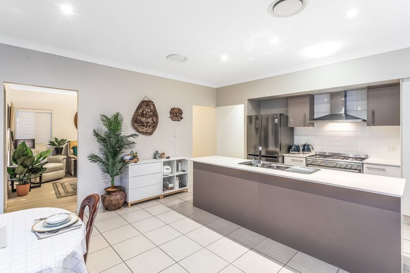 Photo - 30 Highview Terrace, Murrumba Downs QLD 4503 - Image 4