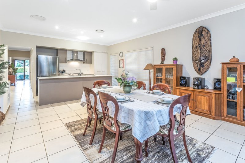 Photo - 30 Highview Terrace, Murrumba Downs QLD 4503 - Image 6