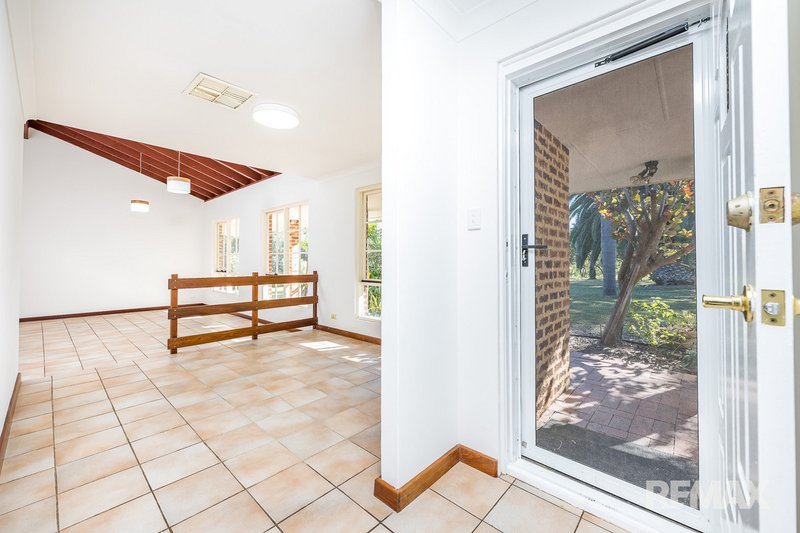 Photo - 30 Hillcrest Ridge, Woodridge WA 6041 - Image 5