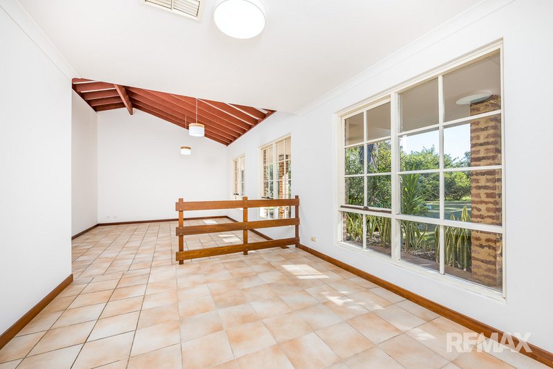 Photo - 30 Hillcrest Ridge, Woodridge WA 6041 - Image 6