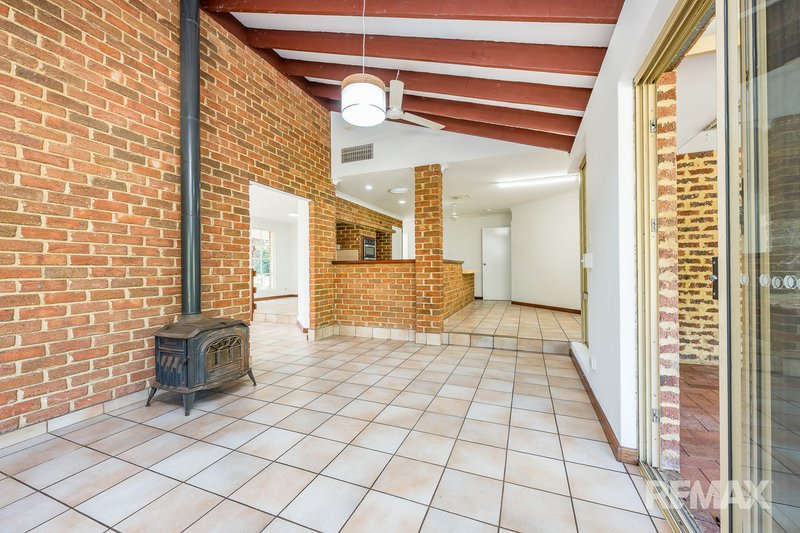 Photo - 30 Hillcrest Ridge, Woodridge WA 6041 - Image 11