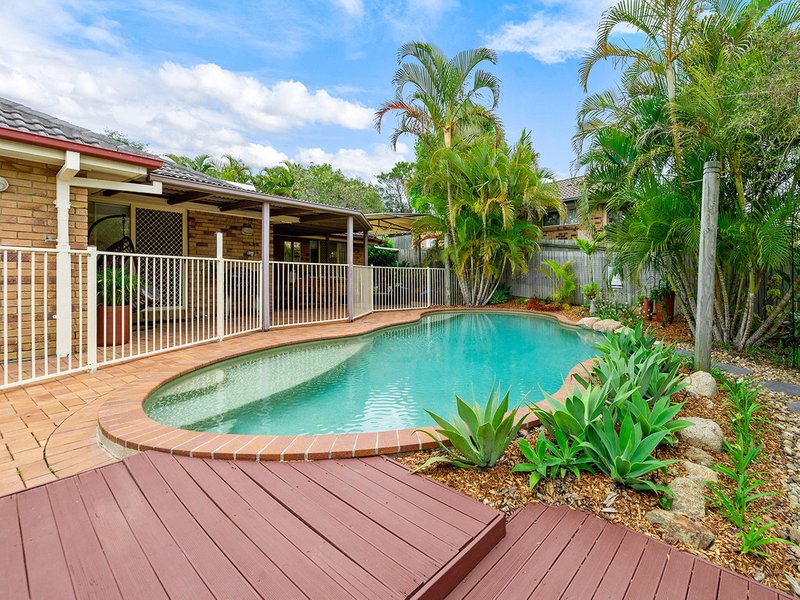 Photo - 30 Hillenvale Avenue, Arana Hills QLD 4054 - Image 2