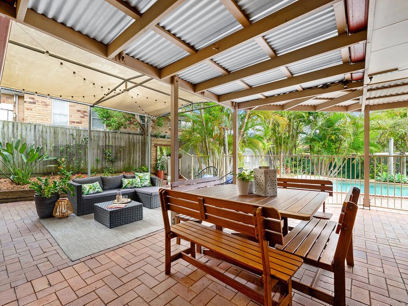 Photo - 30 Hillenvale Avenue, Arana Hills QLD 4054 - Image 3