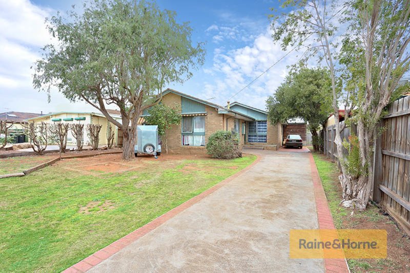 Photo - 30 Hume Ave , Melton South VIC 3338 - Image 6