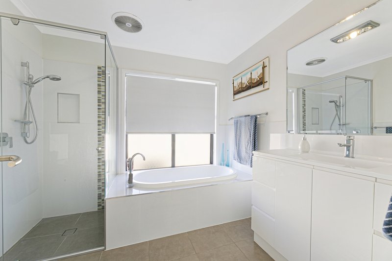 Photo - 30 Islander Court, Burleigh Waters QLD 4220 - Image 17