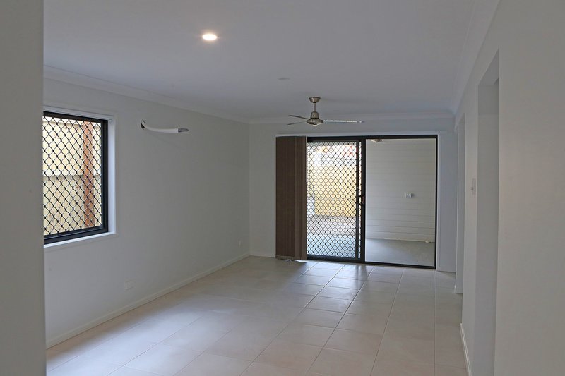 Photo - 30 Ivanhoe Street, Spring Mountain QLD 4300 - Image 17