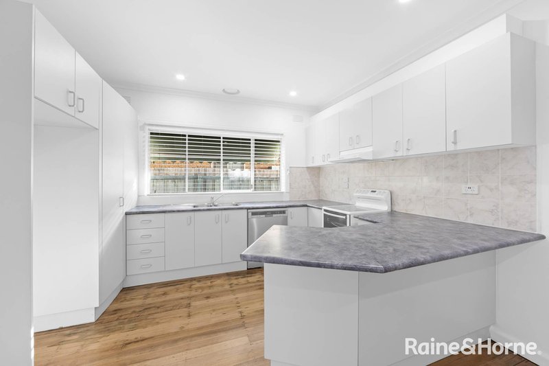 Photo - 30 James Street, St Albans VIC 3021 - Image 2