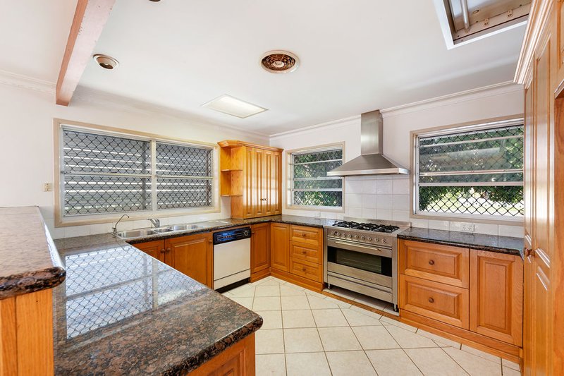 Photo - 30 Jeays Street, Scarborough QLD 4020 - Image 2