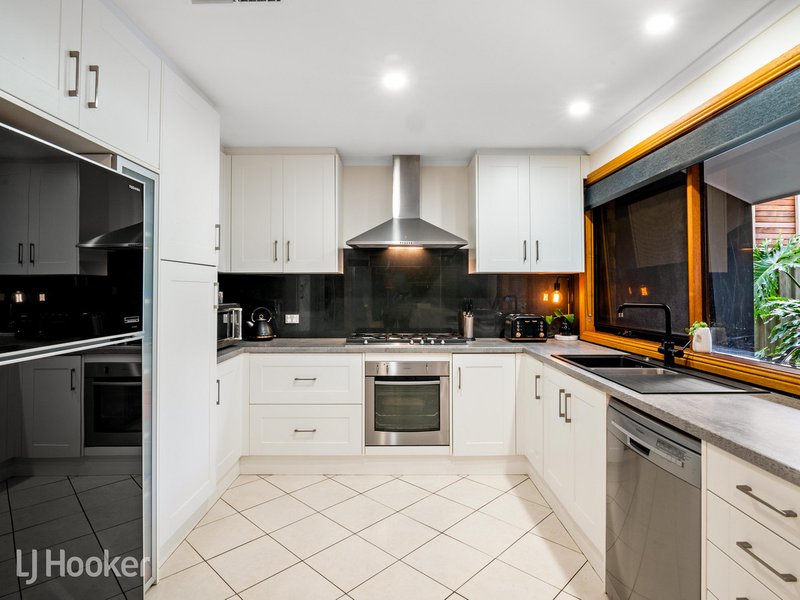 Photo - 30 John Renwick Place, Modbury Heights SA 5092 - Image 4