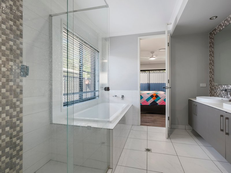 Photo - 30 John Storey Court, Park Ridge QLD 4125 - Image 9