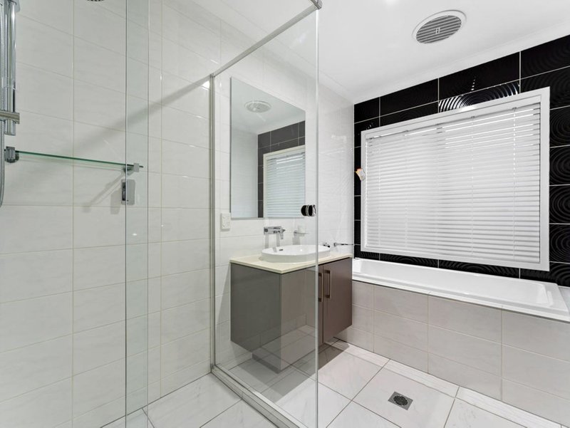 Photo - 30 John Storey Court, Park Ridge QLD 4125 - Image 14