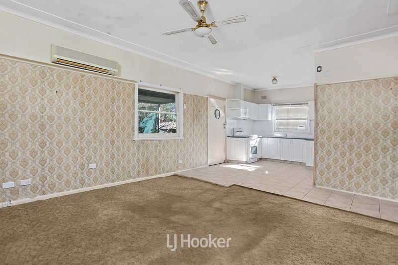 Photo - 30 Johnson Avenue, Seven Hills NSW 2147 - Image 2