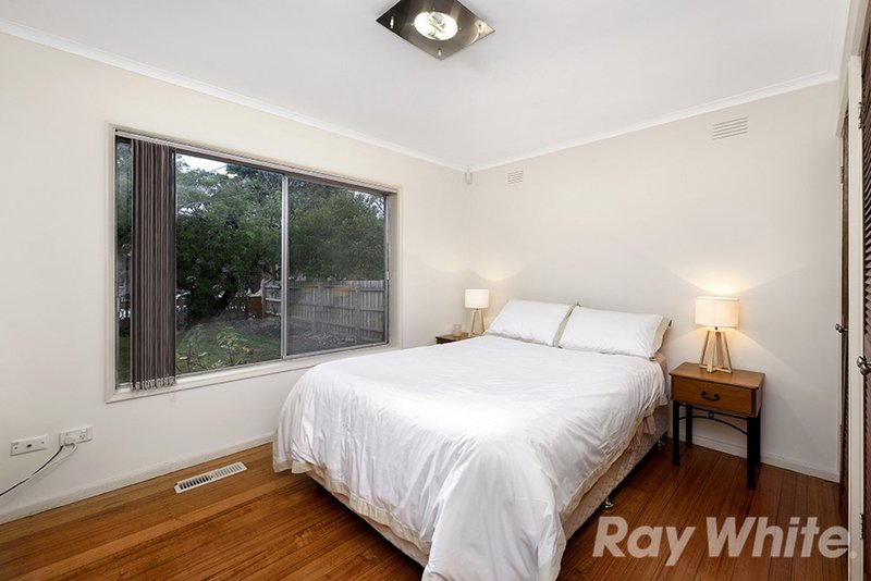 Photo - 30 Johnson Drive, Glen Waverley VIC 3150 - Image 4