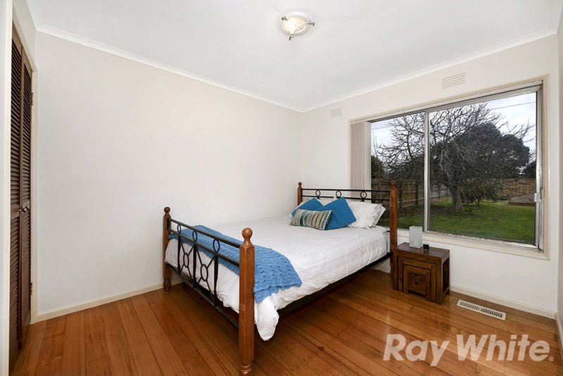 Photo - 30 Johnson Drive, Glen Waverley VIC 3150 - Image 6