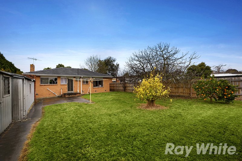 Photo - 30 Johnson Drive, Glen Waverley VIC 3150 - Image 8