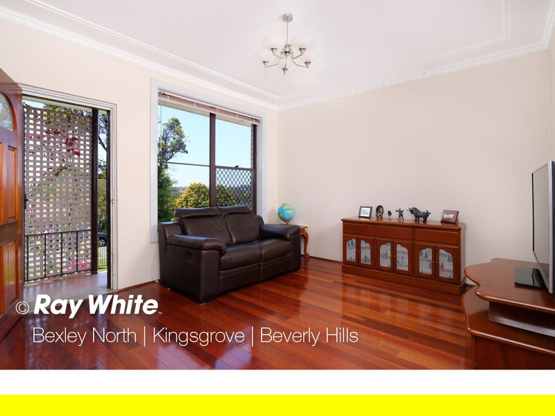 Photo - 30 Junee Crescent, Kingsgrove NSW 2208 - Image 3