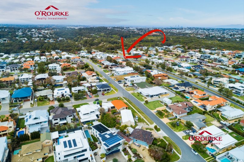 Photo - 30 Karrinyup Road, Trigg WA 6029 - Image 2