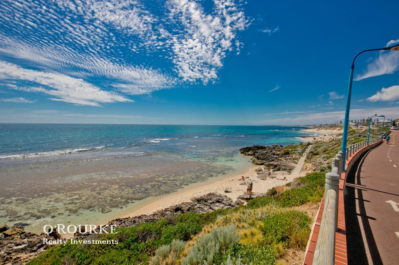 Photo - 30 Karrinyup Road, Trigg WA 6029 - Image 3