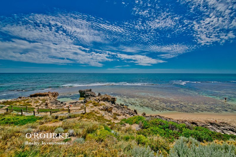 Photo - 30 Karrinyup Road, Trigg WA 6029 - Image 4