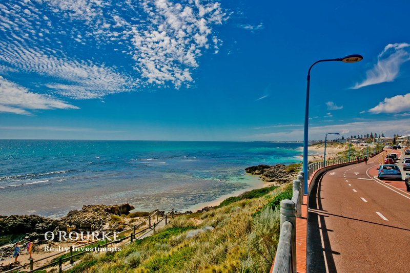 Photo - 30 Karrinyup Road, Trigg WA 6029 - Image 5