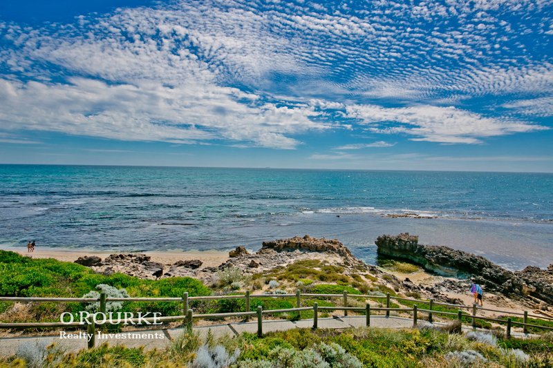 Photo - 30 Karrinyup Road, Trigg WA 6029 - Image 6