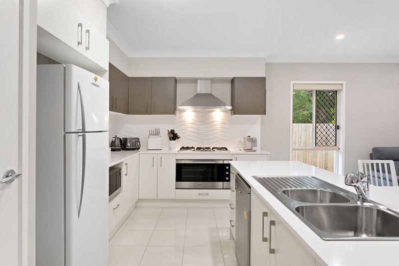 Photo - 30 Kate Court, Murrumba Downs QLD 4503 - Image 3