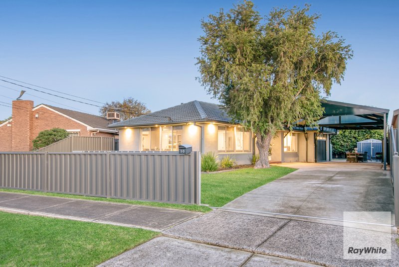 30 Katrina Drive, Gladstone Park VIC 3043