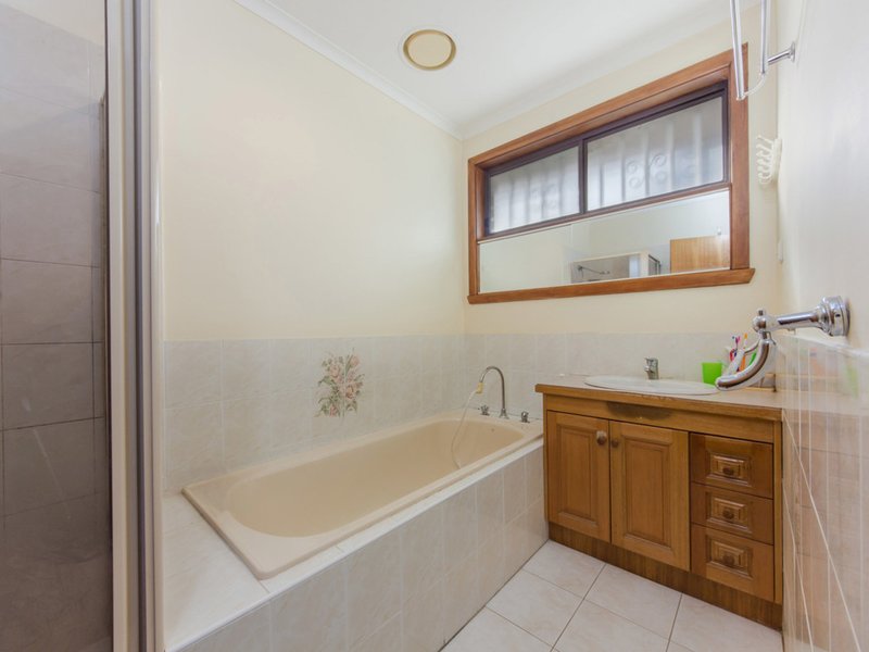 Photo - 30 Kerrison Avenue, St Albans VIC 3021 - Image 6