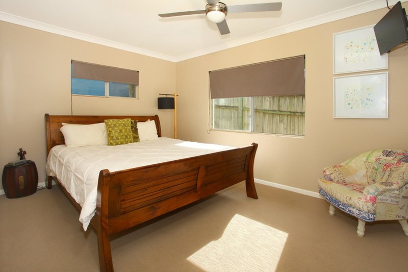 Photo - 30 Kinarra Street, Ashmore QLD 4214 - Image 3