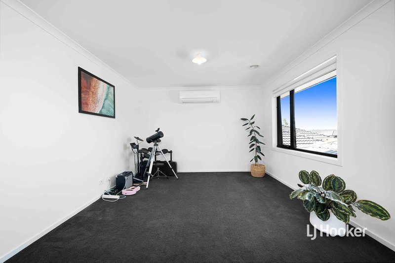 Photo - 30 Kittyhawk Road, Point Cook VIC 3030 - Image 12