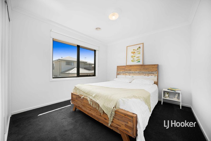 Photo - 30 Kittyhawk Road, Point Cook VIC 3030 - Image 14