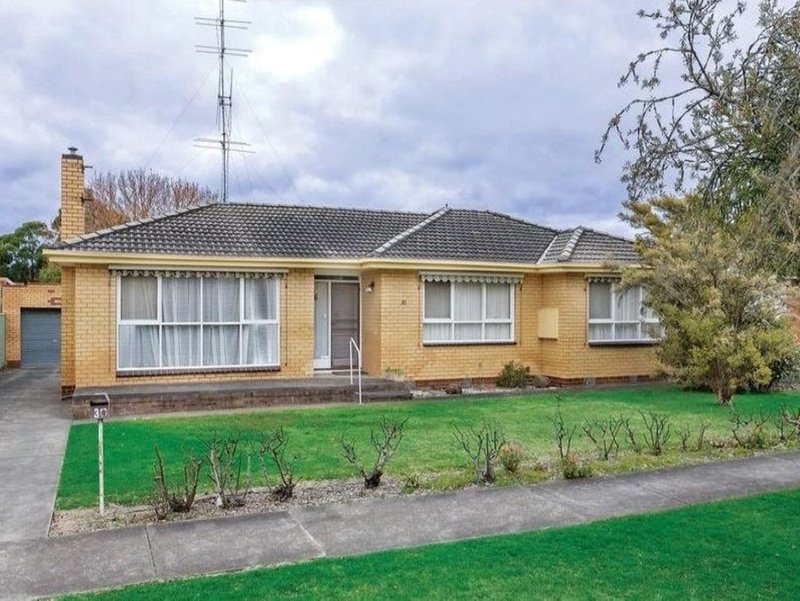 30 Lake Street, Wendouree VIC 3355