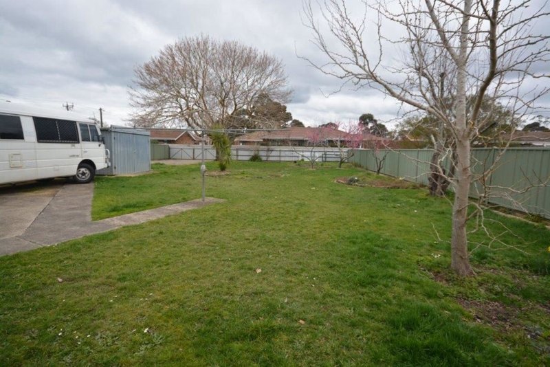 Photo - 30 Lake Street, Wendouree VIC 3355 - Image 6