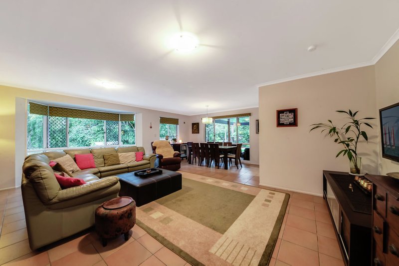 Photo - 30 Leatherwood Drive, Arana Hills QLD 4054 - Image 6