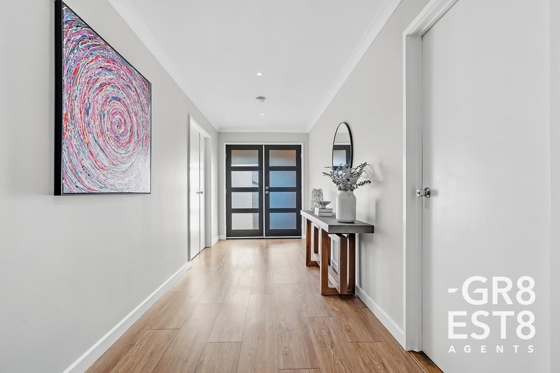 Photo - 30 Lemon Grove, Cranbourne West VIC 3977 - Image 2