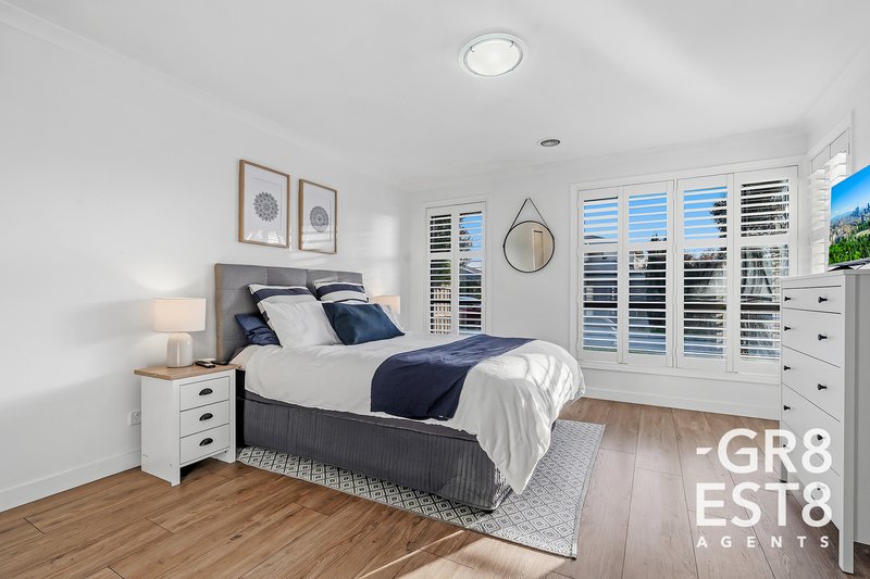 Photo - 30 Lemon Grove, Cranbourne West VIC 3977 - Image 3